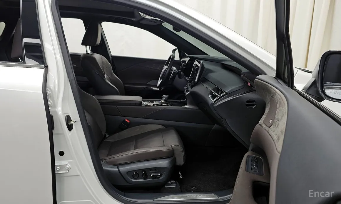 Фото 11 - Lexus RX