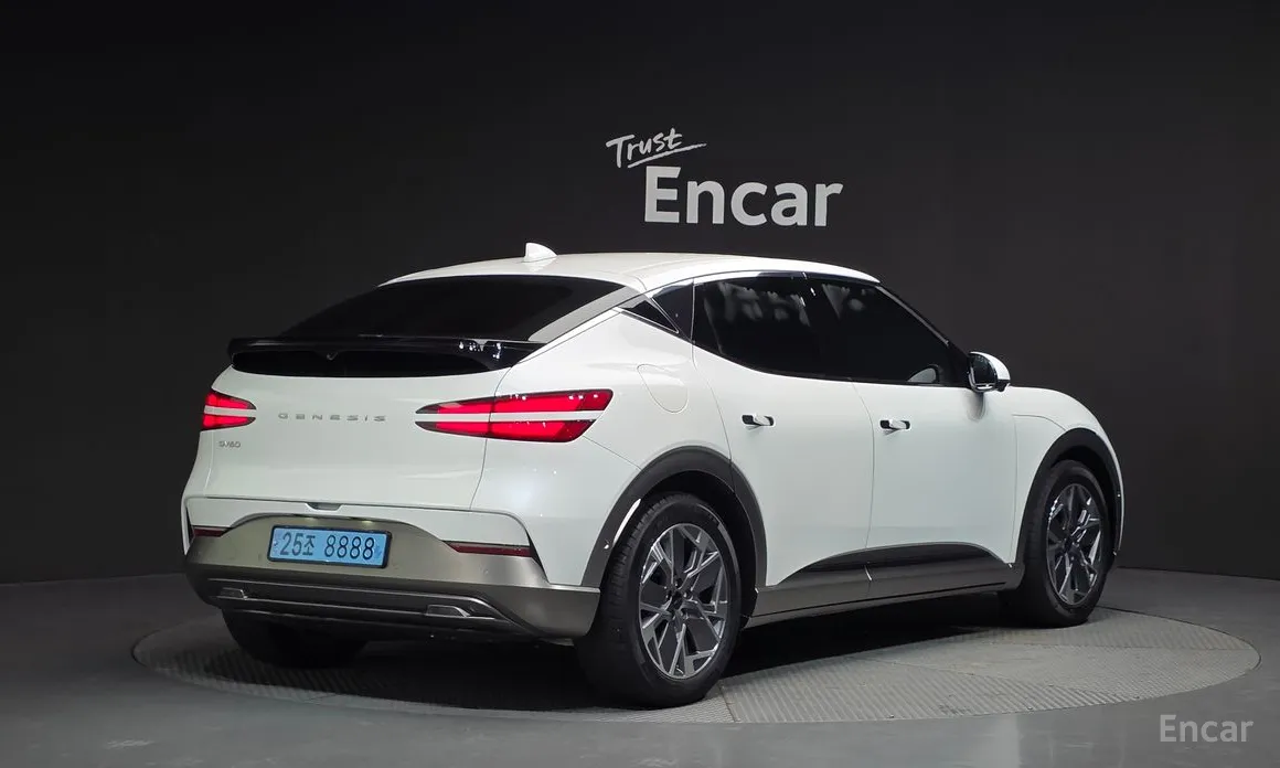 Фото 2 - Genesis GV60