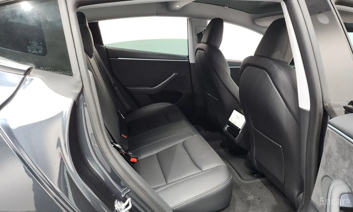 Фото 12 - Tesla Model 3