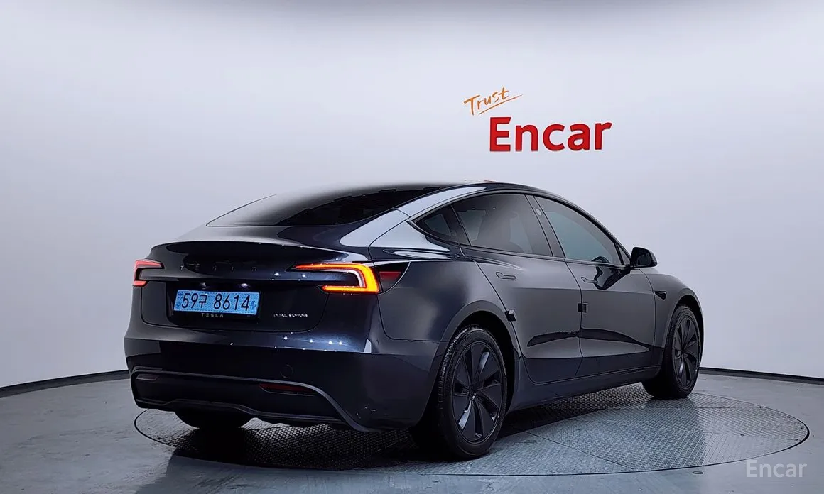 Фото 2 - Tesla Model 3