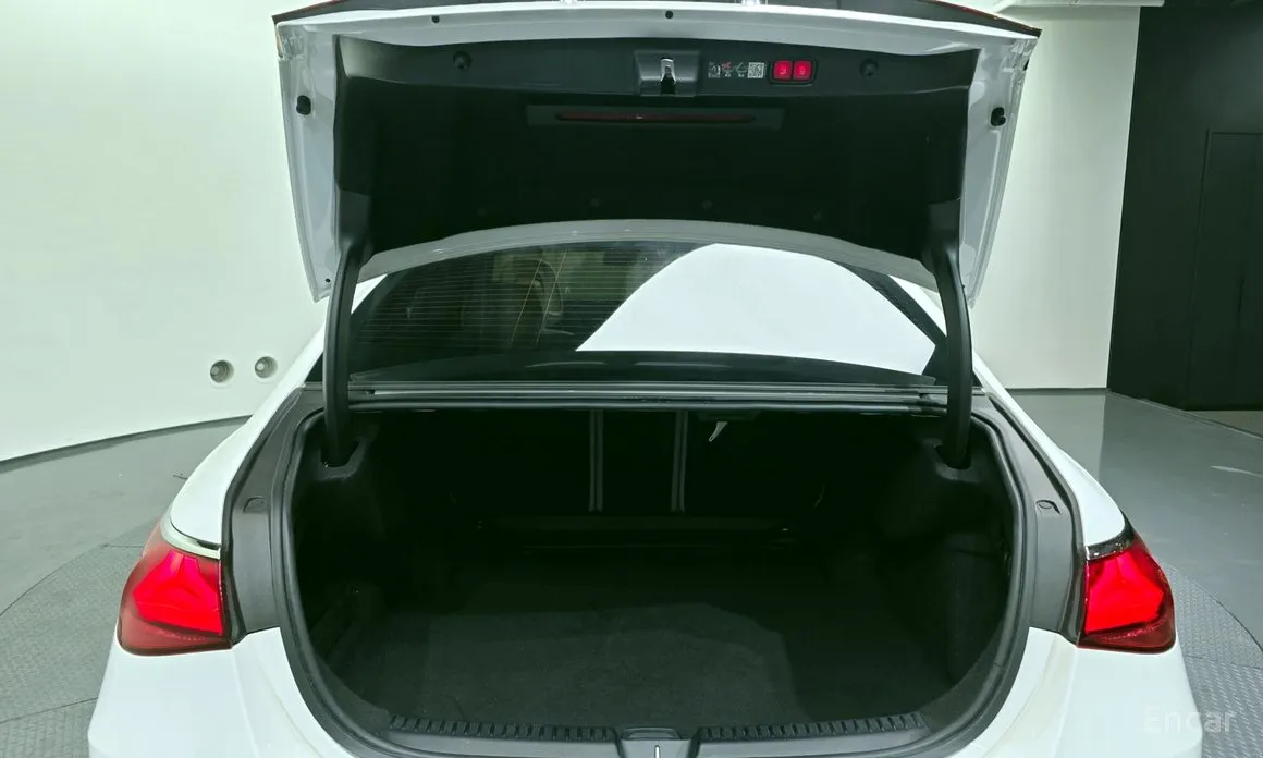 Фото 20 - Mercedes-Benz E-Class