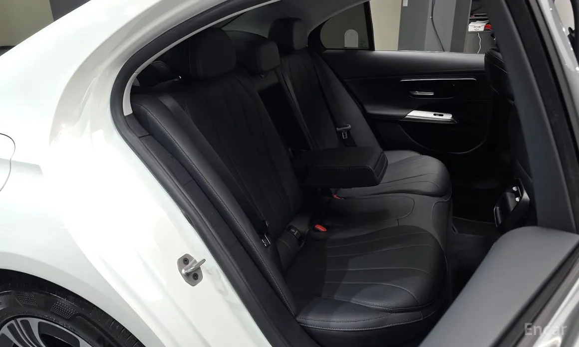 Фото 11 - Mercedes-Benz E-Class