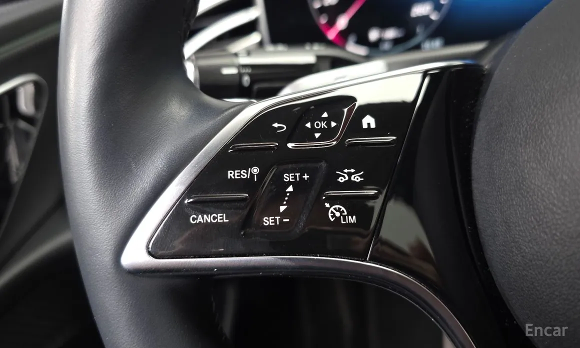 Фото 17 - Mercedes-Benz E-Class