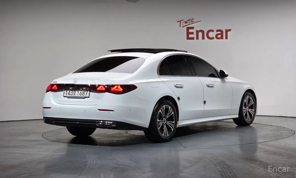 Фото 2 - Mercedes-Benz E-Class