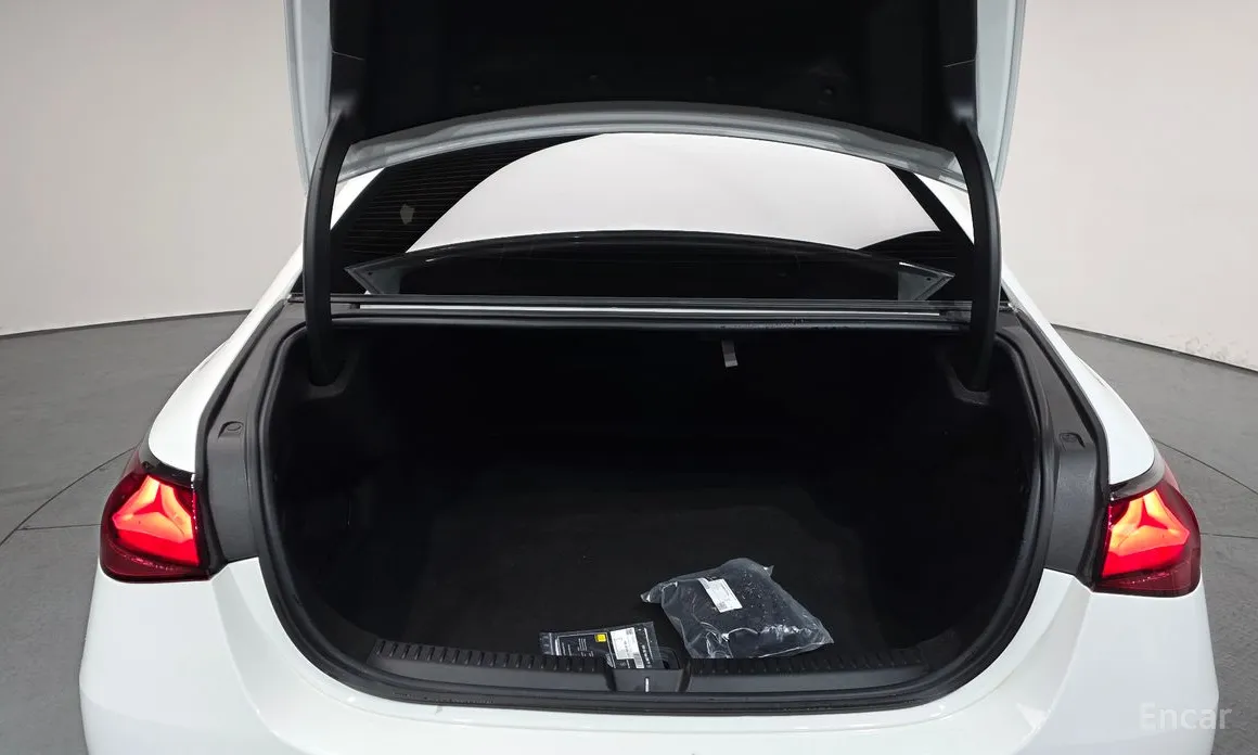 Фото 20 - Mercedes-Benz E-Class