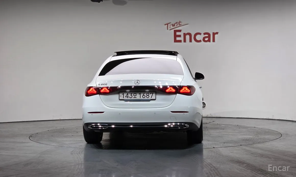 Фото 4 - Mercedes-Benz E-Class