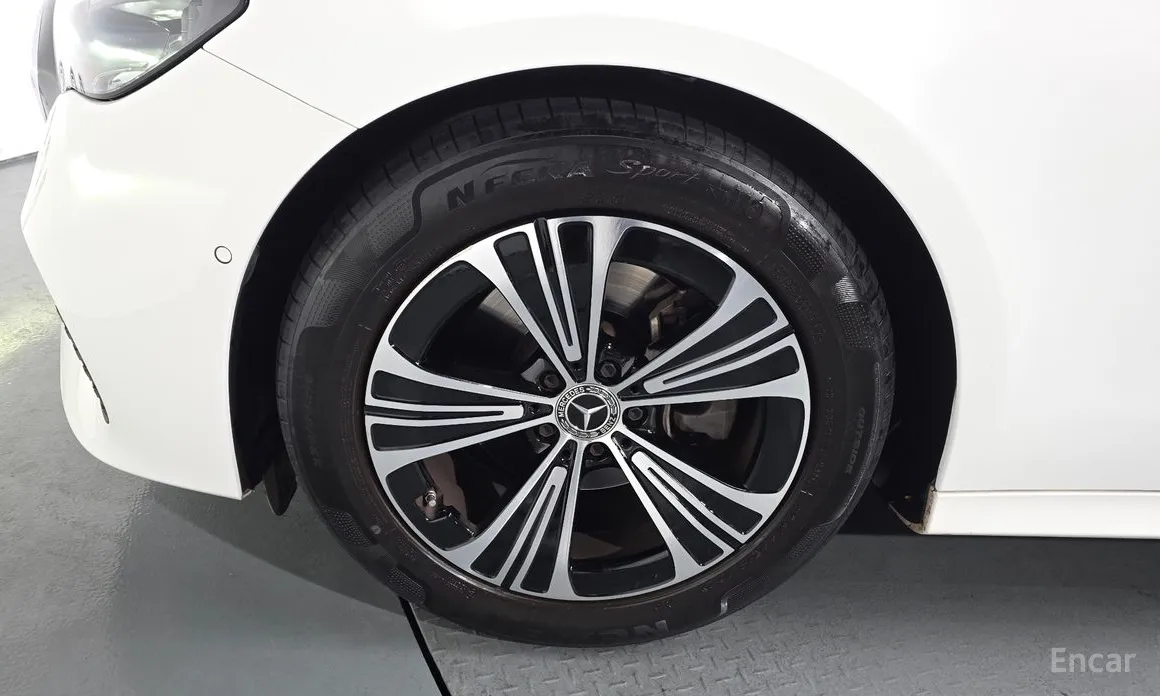 Фото 5 - Mercedes-Benz E-Class