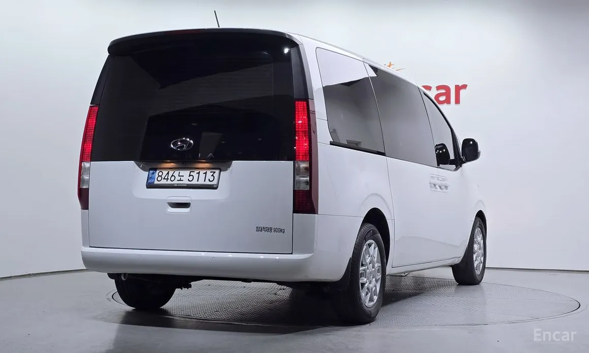 Фото 2 - Hyundai Staria