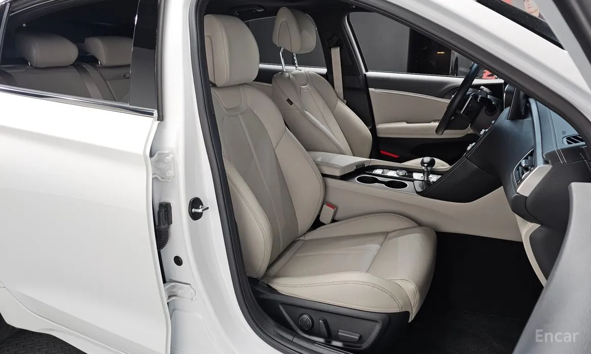 Фото 10 - Genesis G70