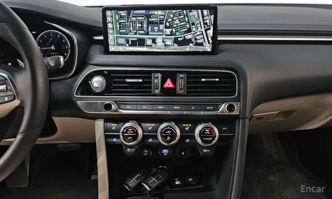 Фото 14 - Genesis G70