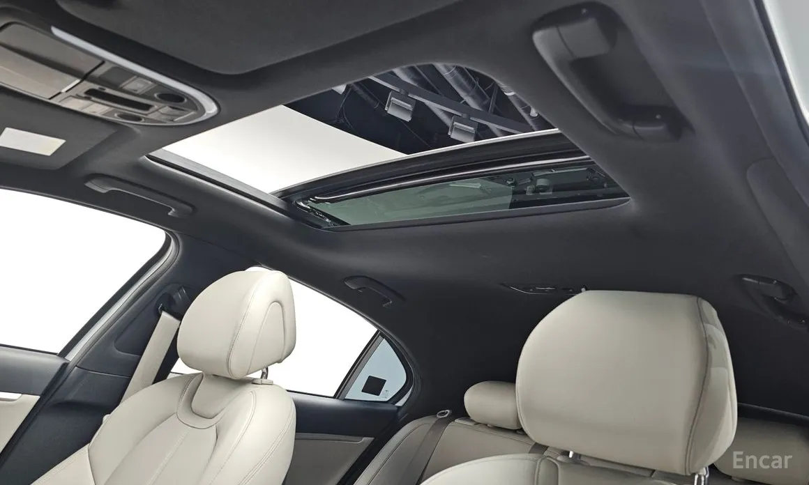 Фото 18 - Genesis G70