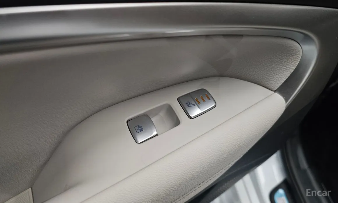 Фото 19 - Genesis G70