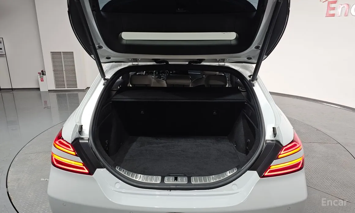 Фото 20 - Genesis G70