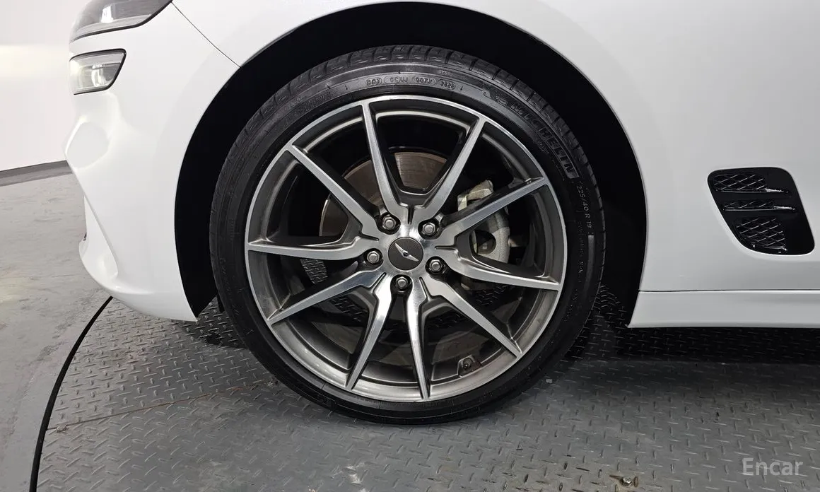 Фото 5 - Genesis G70