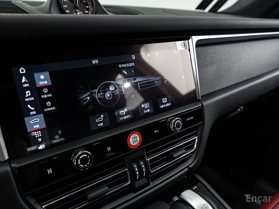 Фото 13 - Porsche Macan