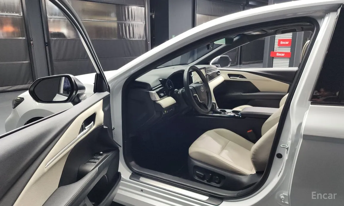 Фото 10 - Toyota Camry