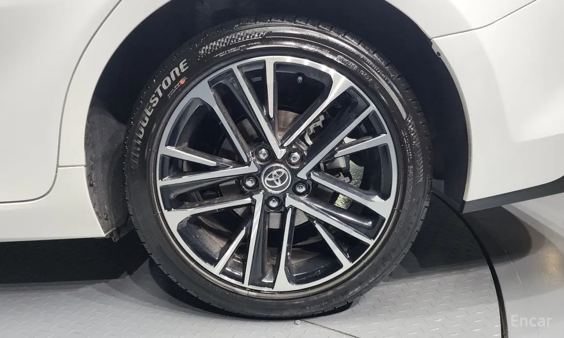 Фото 5 - Toyota Camry