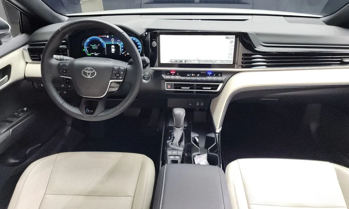 Фото 7 - Toyota Camry