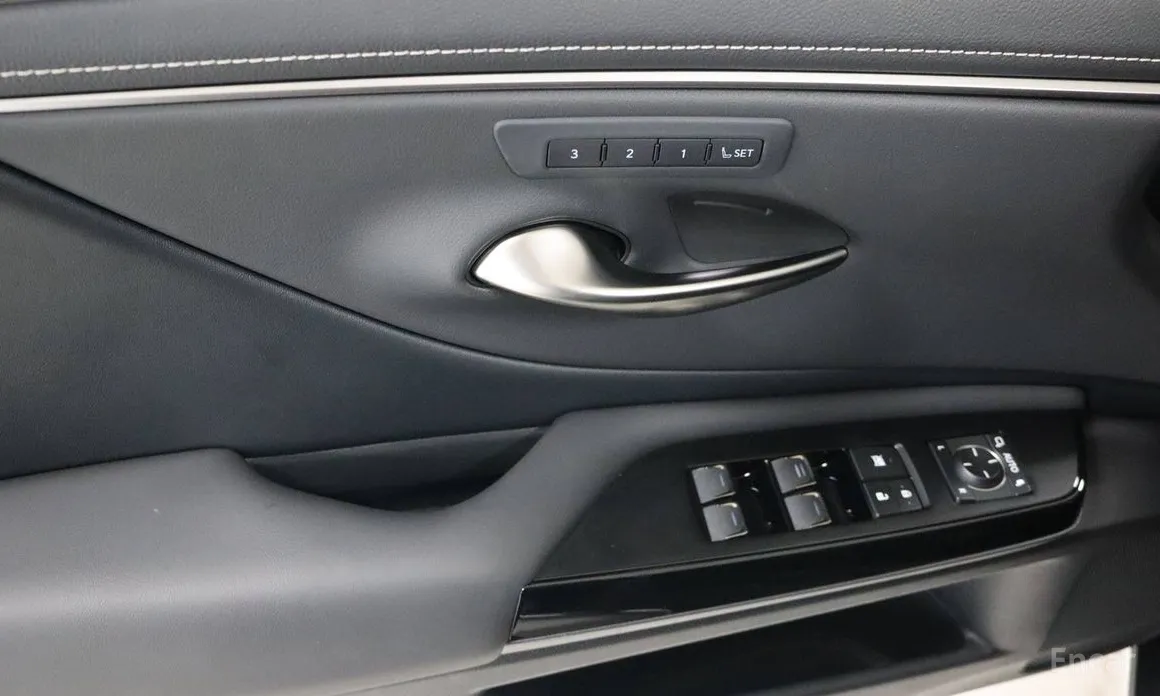 Фото 12 - Lexus ES