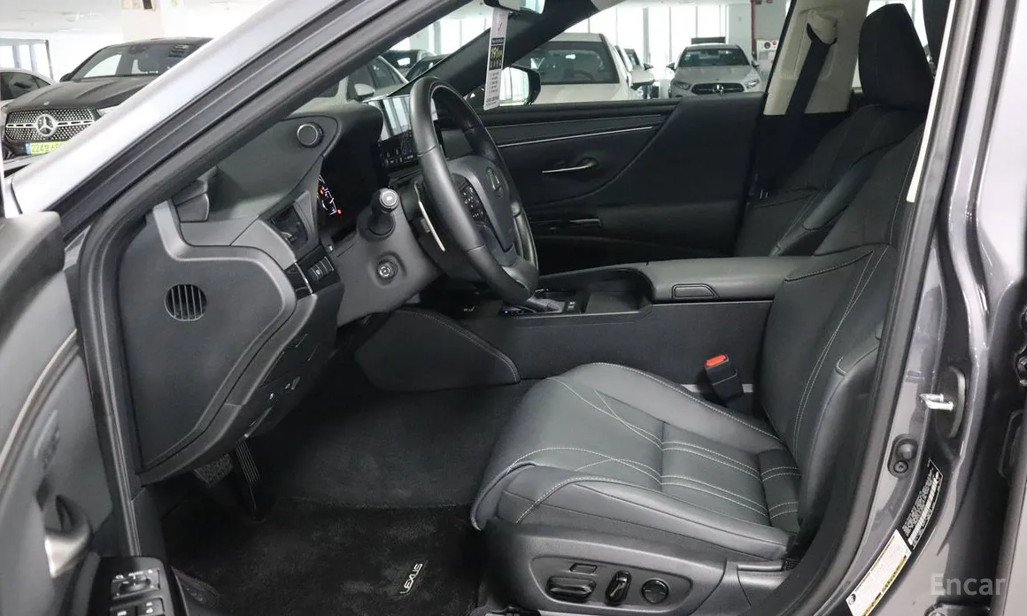 Фото 9 - Lexus ES