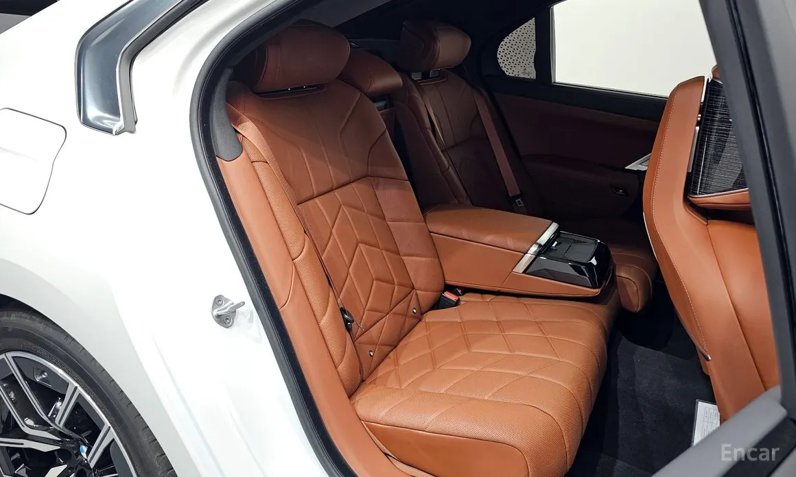 Фото 12 - BMW 7 Series