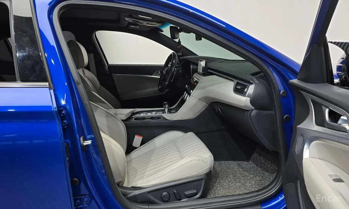 Фото 11 - Genesis G70