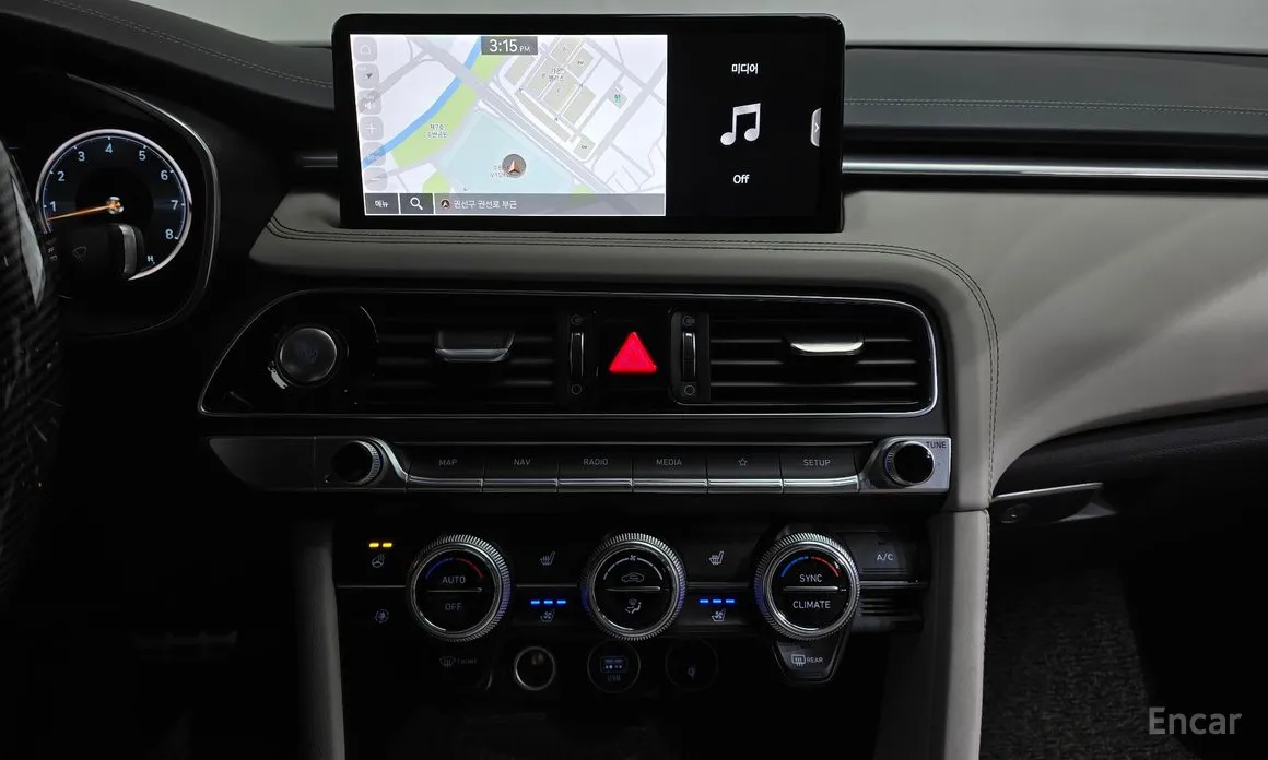 Фото 14 - Genesis G70