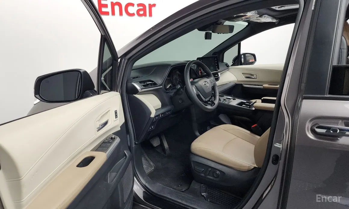 Фото 10 - Toyota Sienna