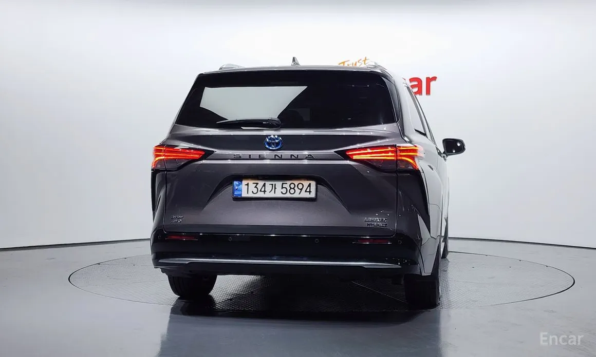 Фото 4 - Toyota Sienna