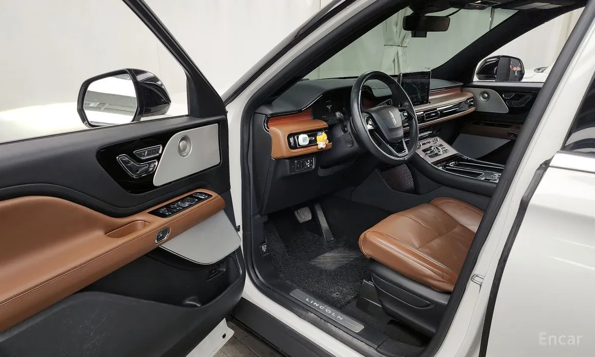 Фото 10 - Lincoln Aviator