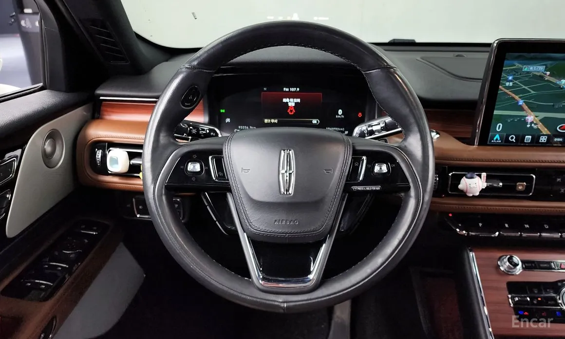 Фото 13 - Lincoln Aviator