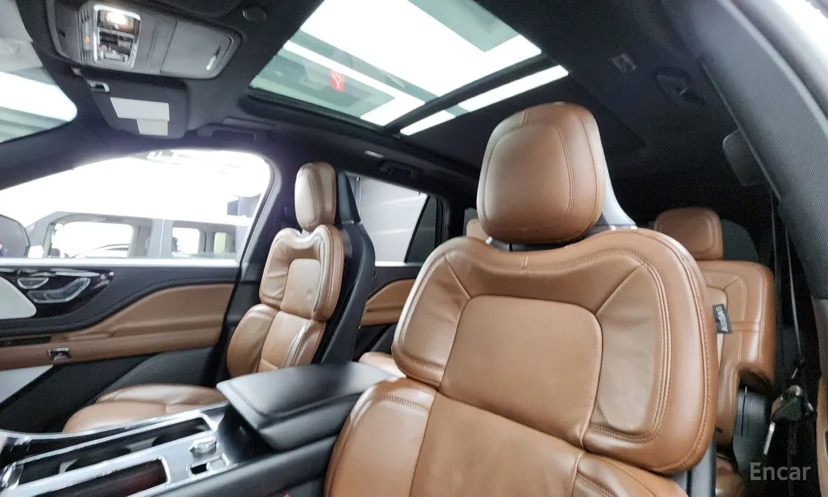 Фото 18 - Lincoln Aviator