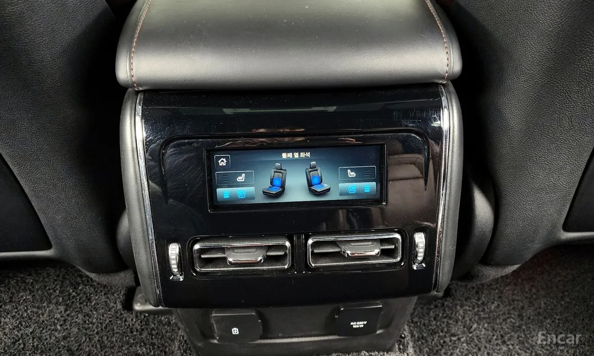 Фото 19 - Lincoln Aviator