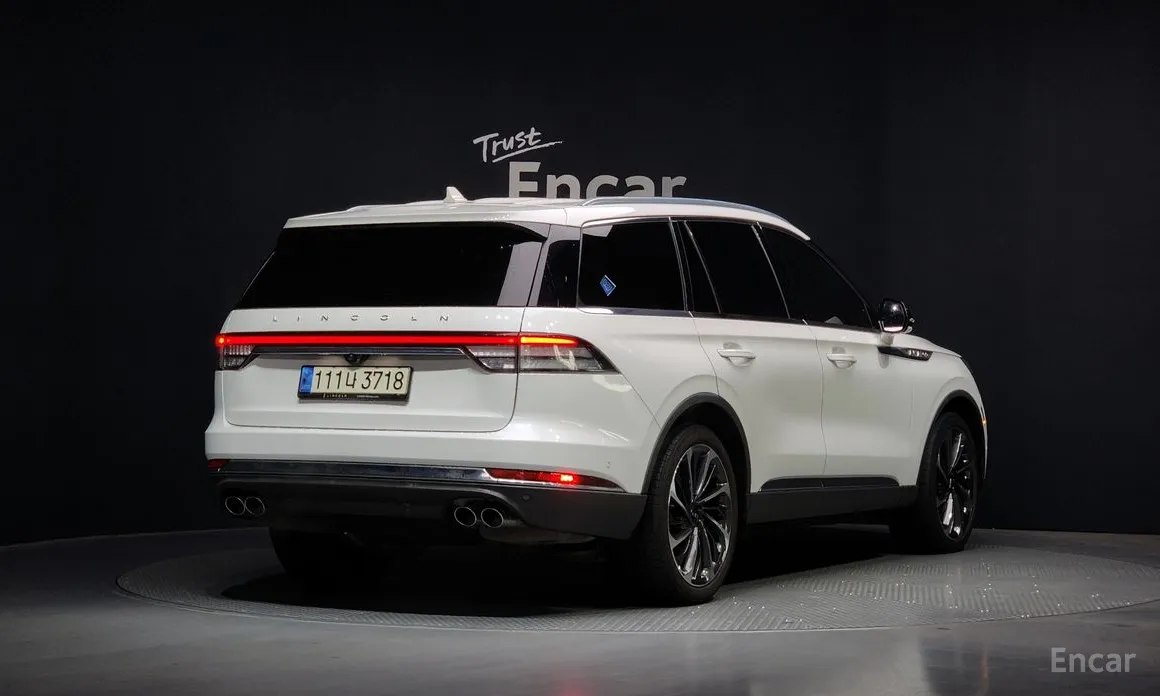 Фото 2 - Lincoln Aviator