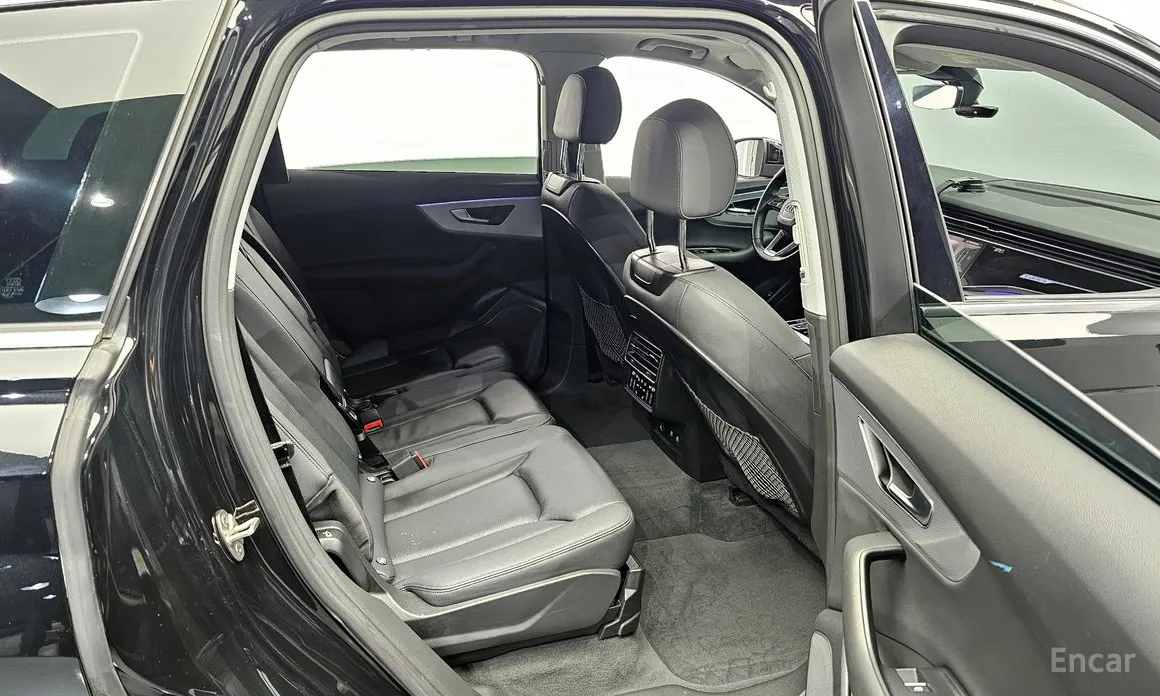 Фото 12 - Audi Q7