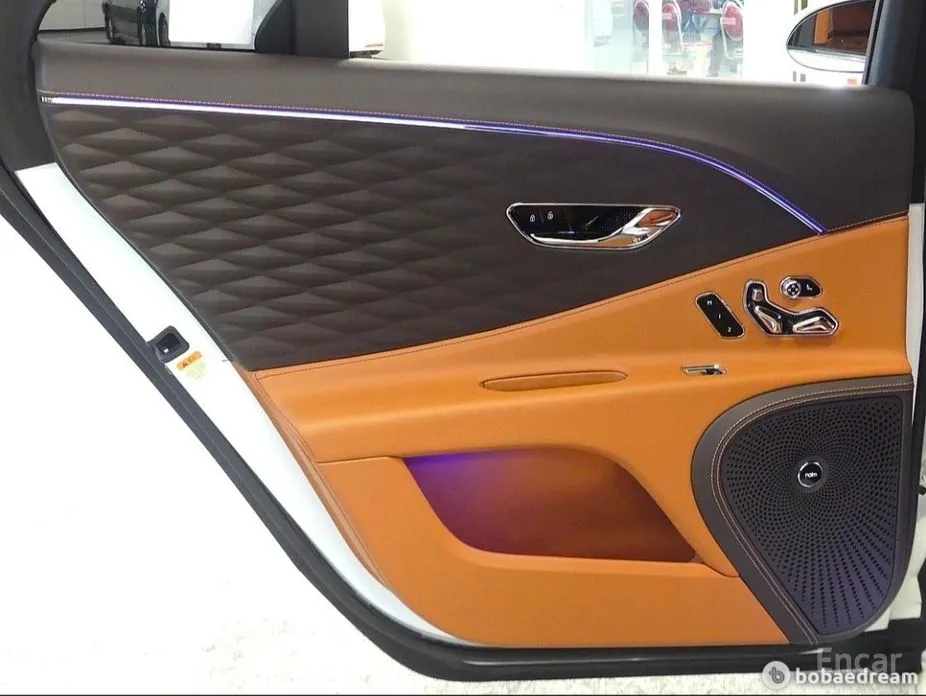 Фото 12 - Bentley Flying Spur