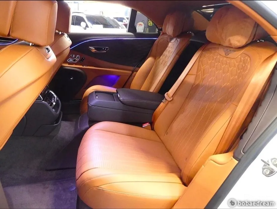 Фото 13 - Bentley Flying Spur