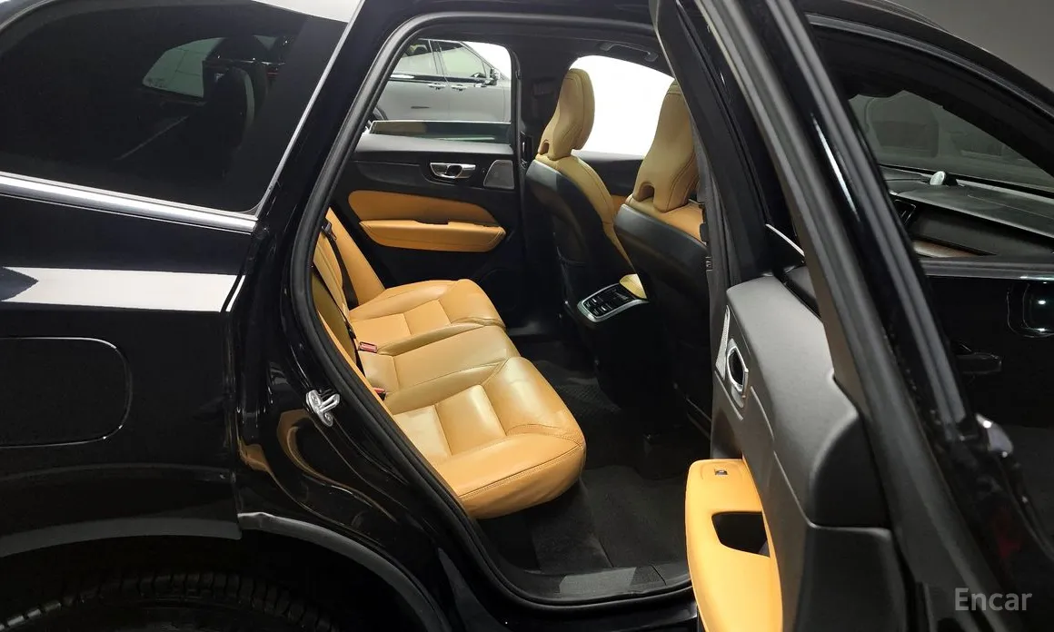 Фото 12 - Volvo XC60