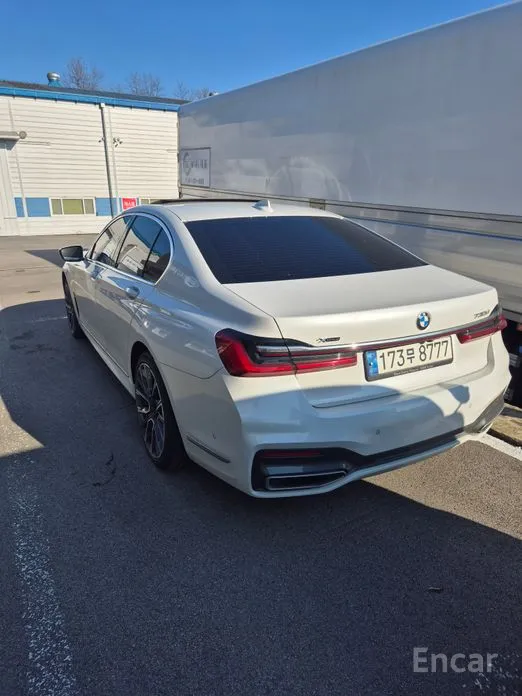 Фото 2 - BMW 7 Series