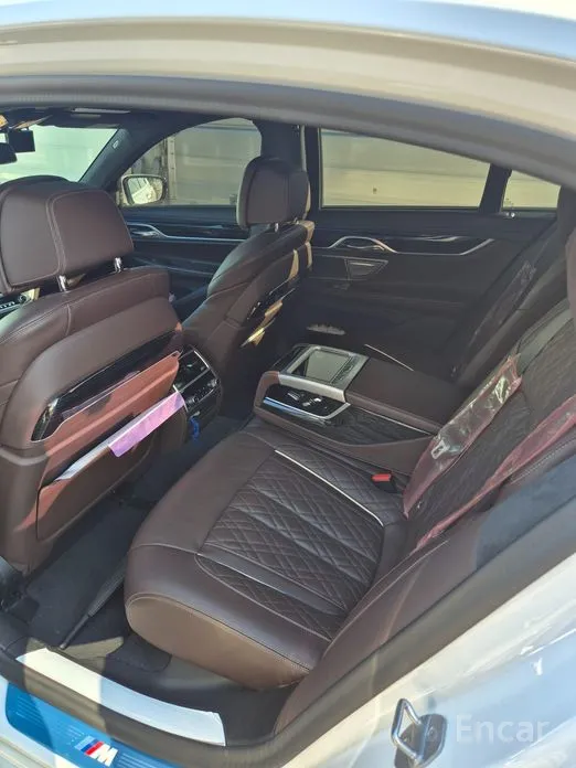 Фото 8 - BMW 7 Series