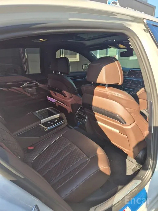 Фото 9 - BMW 7 Series