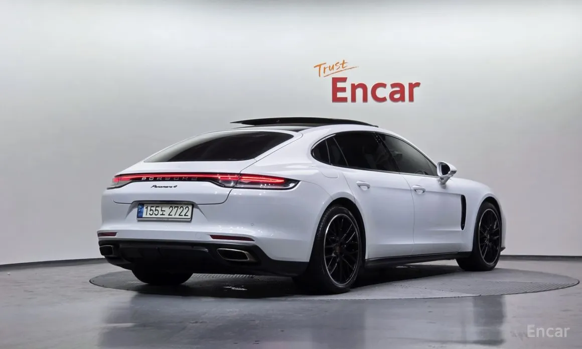 Фото 2 - Porsche Panamera