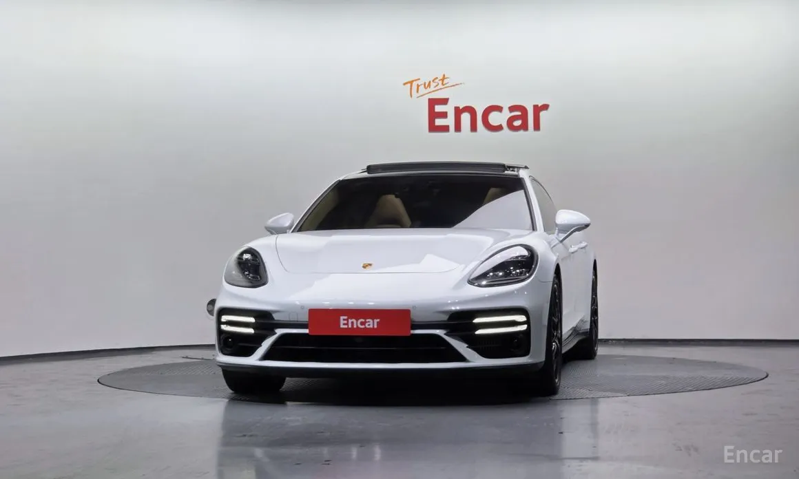 Фото 3 - Porsche Panamera