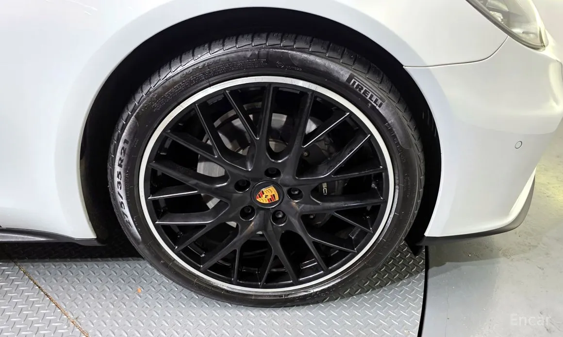 Фото 5 - Porsche Panamera