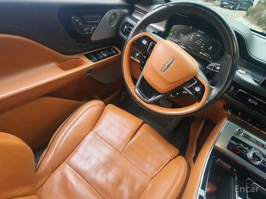 Фото 17 - Lincoln Aviator