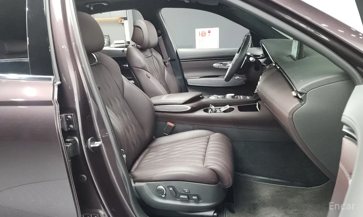 Фото 11 - Genesis GV70