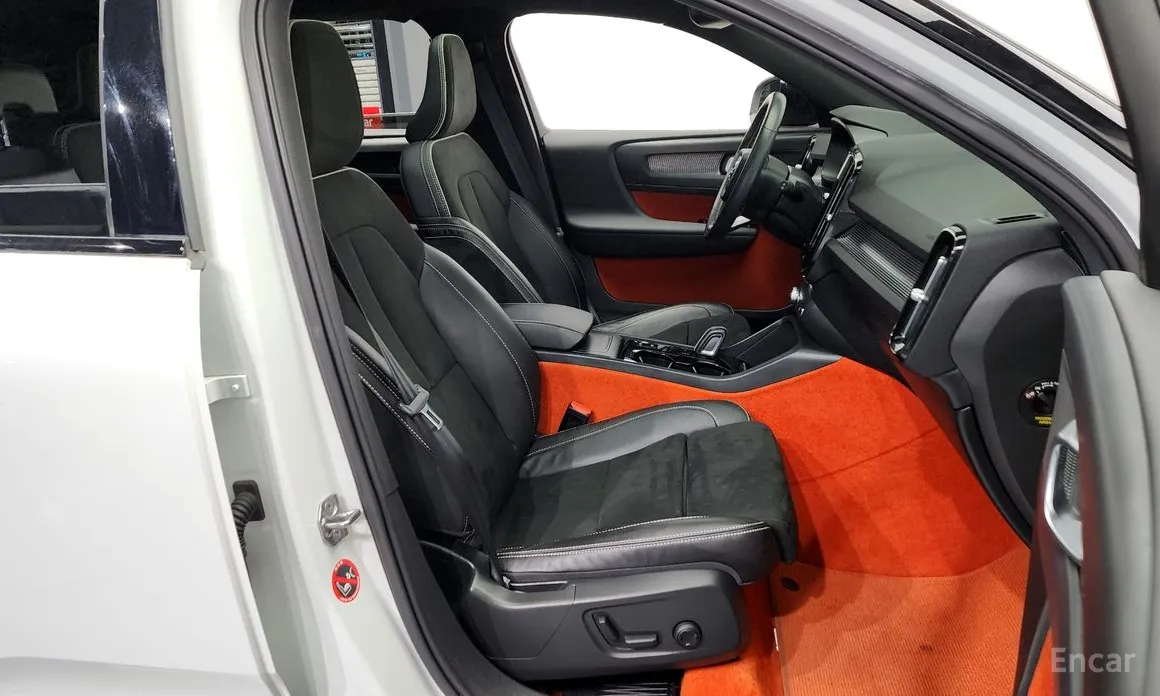 Фото 11 - Volvo XC40