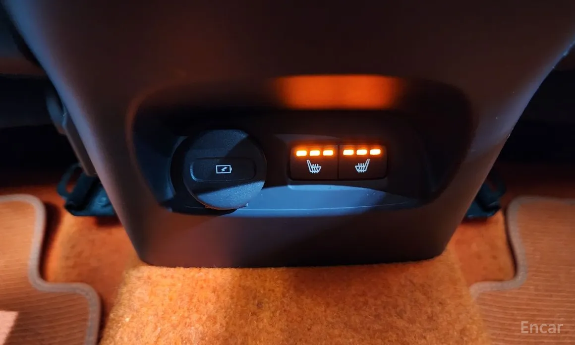 Фото 18 - Volvo XC40