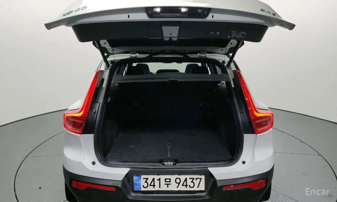 Фото 20 - Volvo XC40