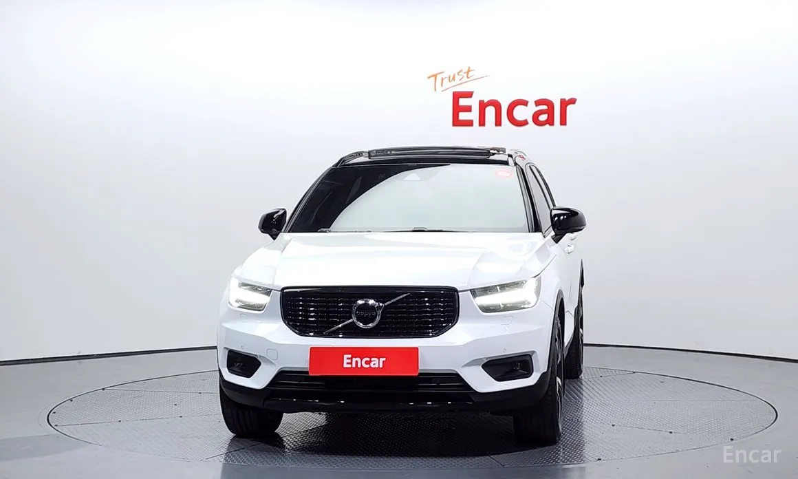 Фото 3 - Volvo XC40